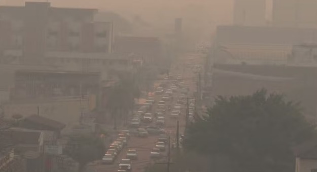 Encoberta por fumaça, Porto Velho segue com a pior qualidade do ar do país