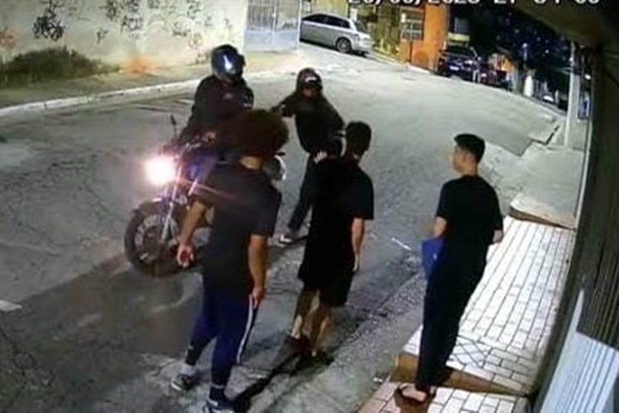 ARRASTÃO: Quatro adolescentes são assaltados por criminosos em motocicleta na capital